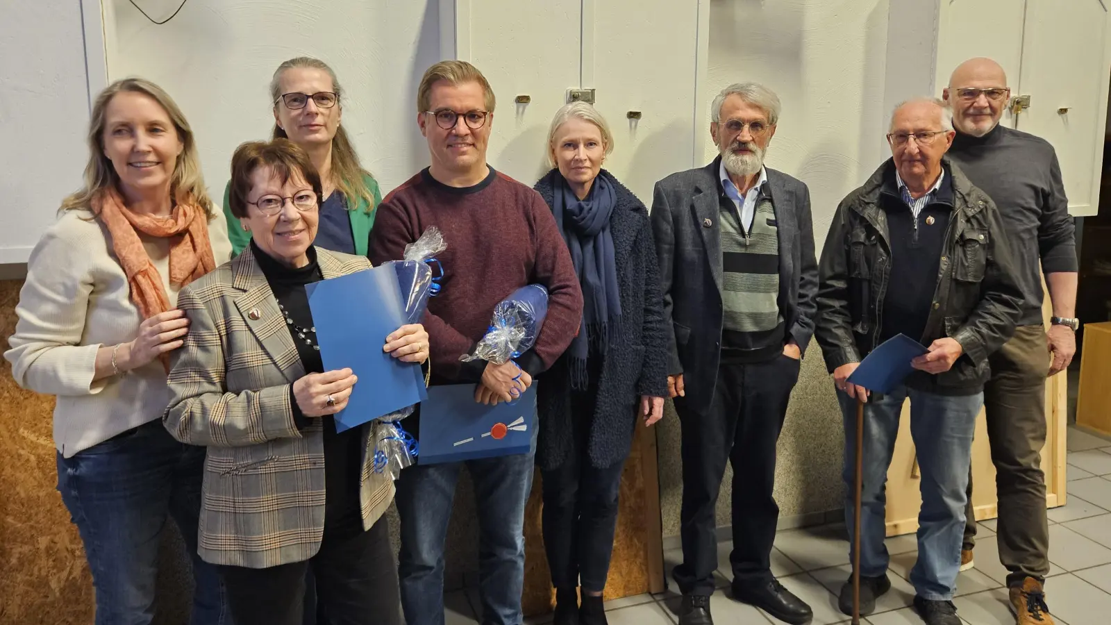 Nach der Versammlung (v.li.): Susanne Schommers, Gudrun Niederland, Diana Franzen, Axel Jung, Sandra Eberhard, Eckhard Peters, Horst Krakow und Jörg Blum. (Foto: privat)