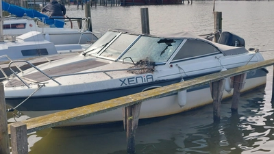 Spuren des Brandes: Das Rettungsboot am Steg. (Foto: privat)