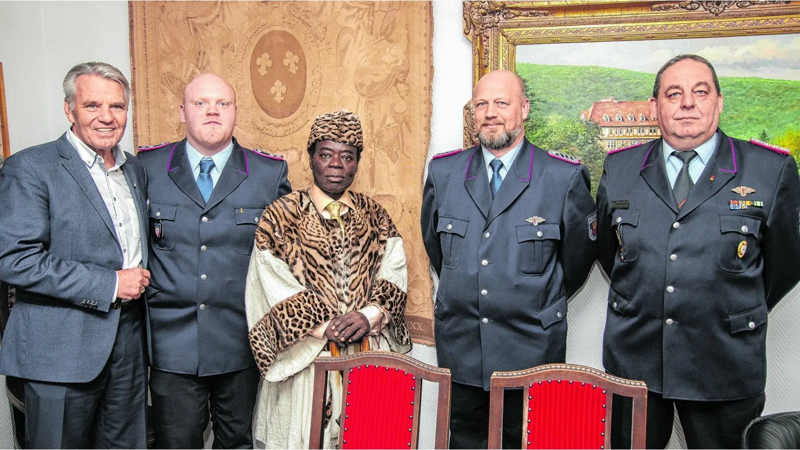 Brandschützer helfen mit Schutzkleidung in Ghana (Foto: red)