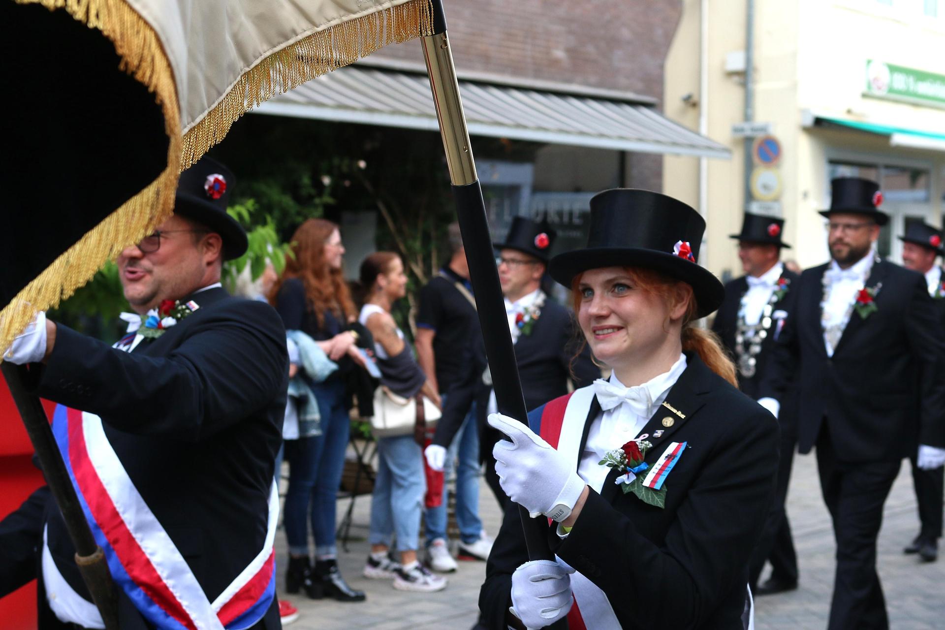Die Stadthäger haben am Mittwoch den Start des Schützenfestes fröhlich gefeiert.  (Foto: bb)