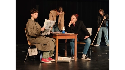 Die Theater-AG Sek. II (TimE II) des Gymnasium Ernestinums bringt „Ein Volksfeind“ auf die Bühne. (Foto: privat)