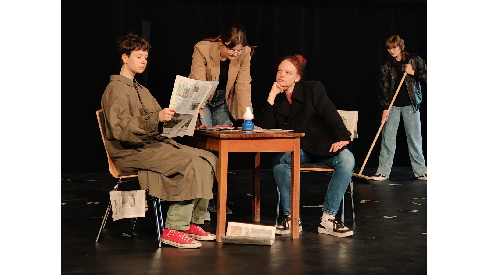 Die Theater-AG Sek. II (TimE II) des Gymnasium Ernestinums bringt „Ein Volksfeind“ auf die Bühne. (Foto: privat)