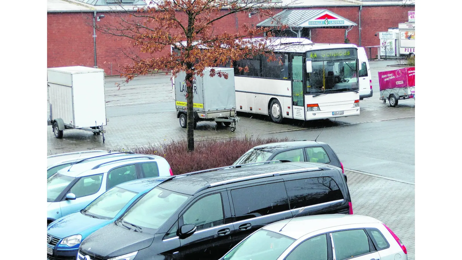 Voller Parkplatz schreckt Besucher ab (Foto: al)