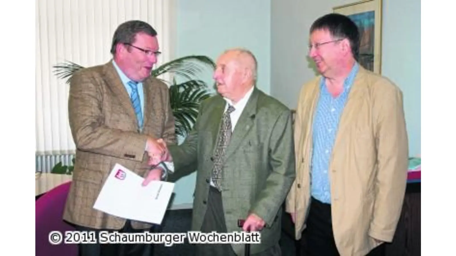 Bürgermeister entlässt Karl Büthe aus dem Ehrenbeamtenverhältnis (Foto: ste)