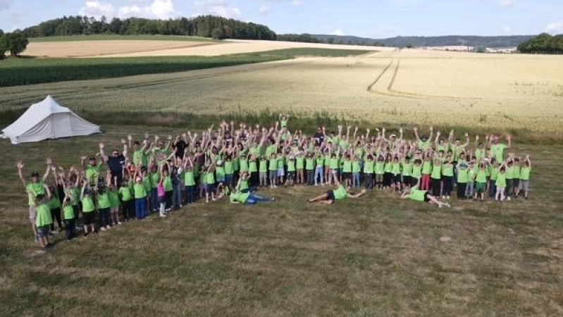 Ein Gruppenfoto am letzten Tag des Kinderfeuerwehr-Zeltlagers in Apelern. (Foto: SG Jugendfeuerwehr)