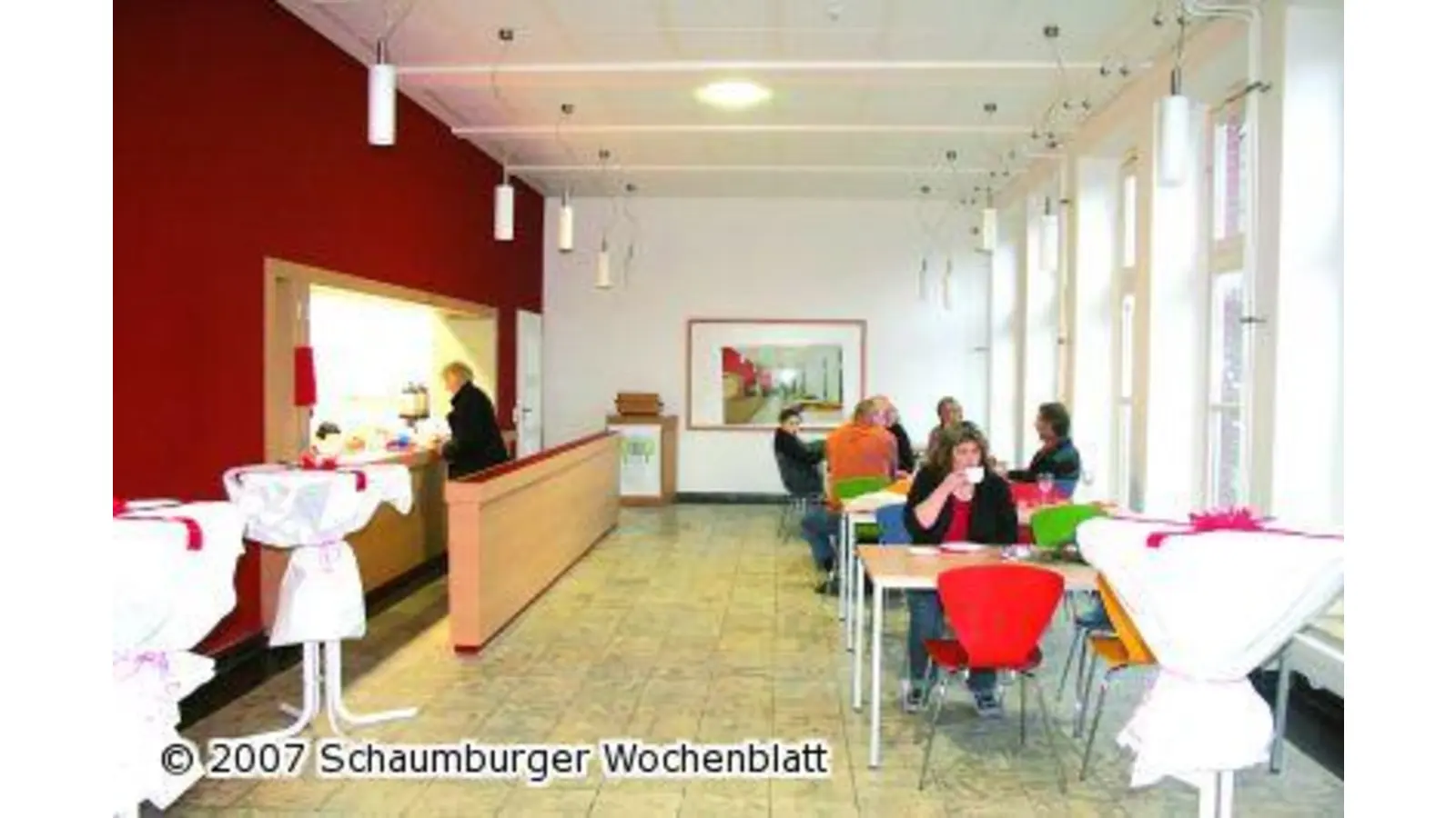 Besucher des Weihnachtsbasars bitte zur Ausgabeküche kommen (Foto: mr)