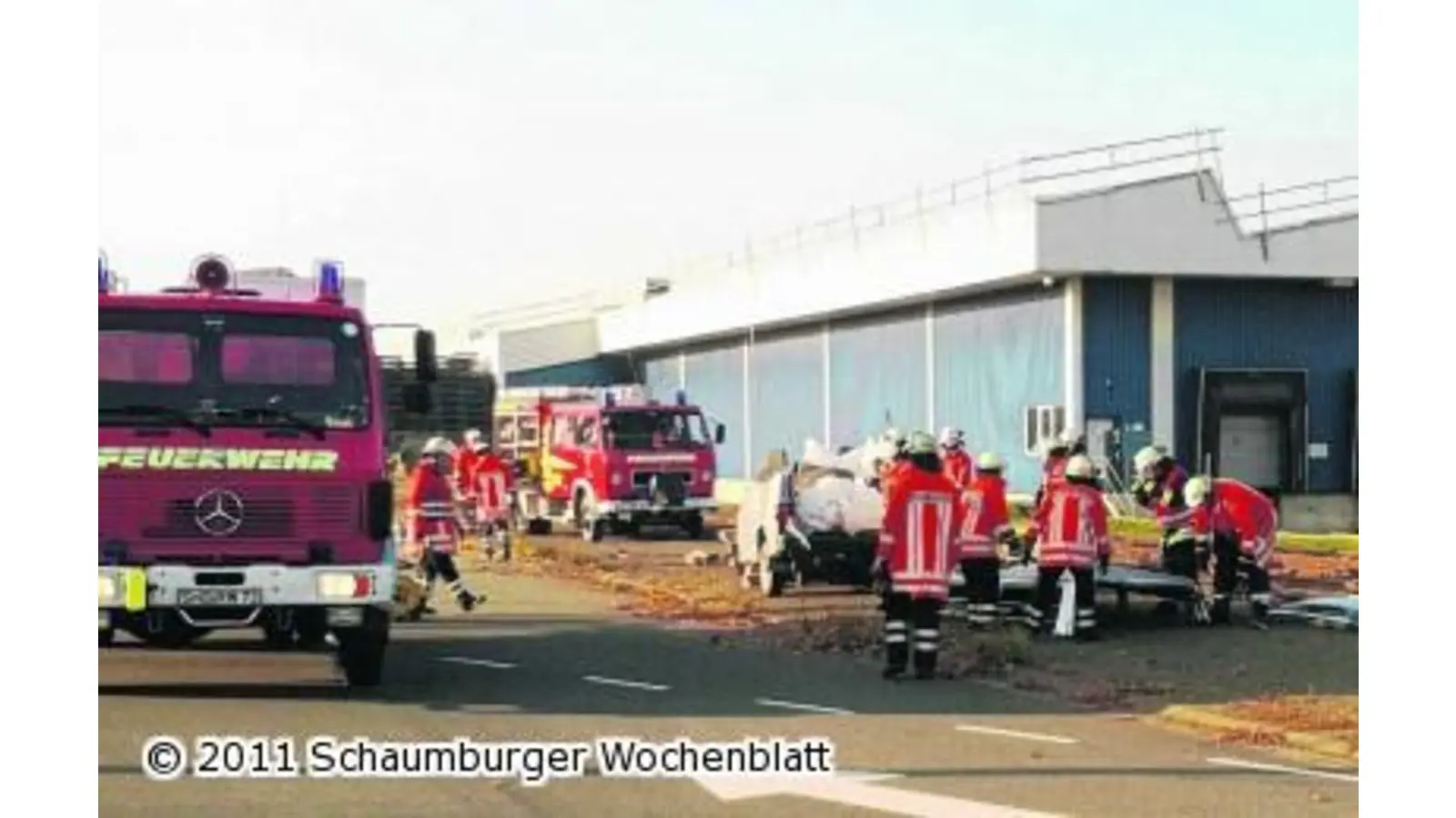 Ein Großbrand bei der Stadthäger Faurecia entpuppt sich als Großübung (Foto: wtz)