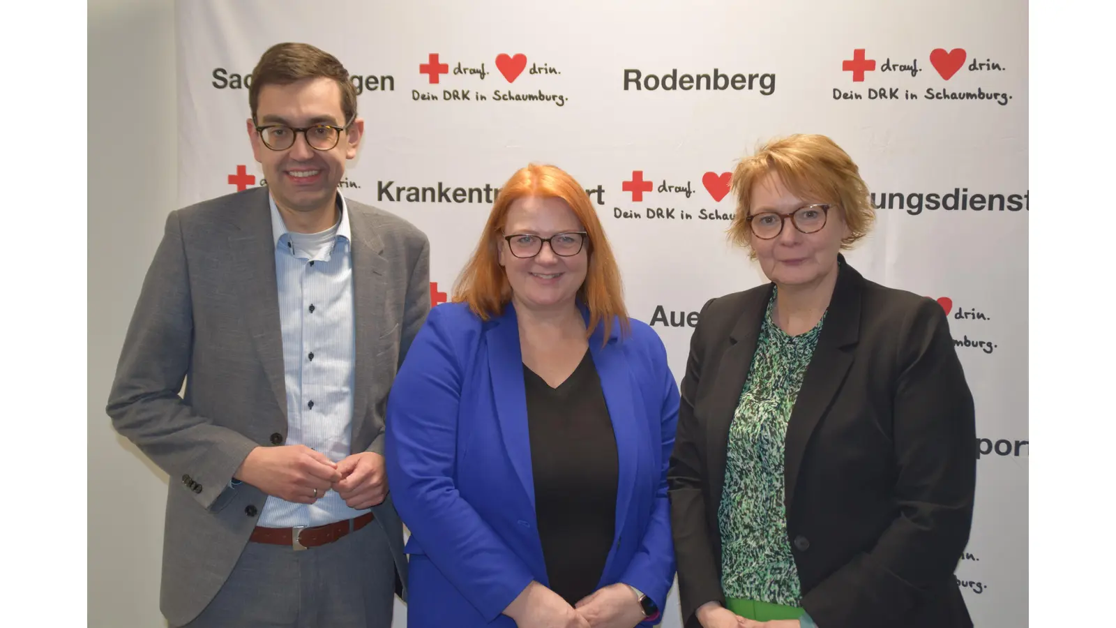 (v.l.n.r.): MdL Jan-Philipp Beck, Erste Kreisrätin Andrea Stüdemann, Ministerin Daniela Behrens (Foto: ab)