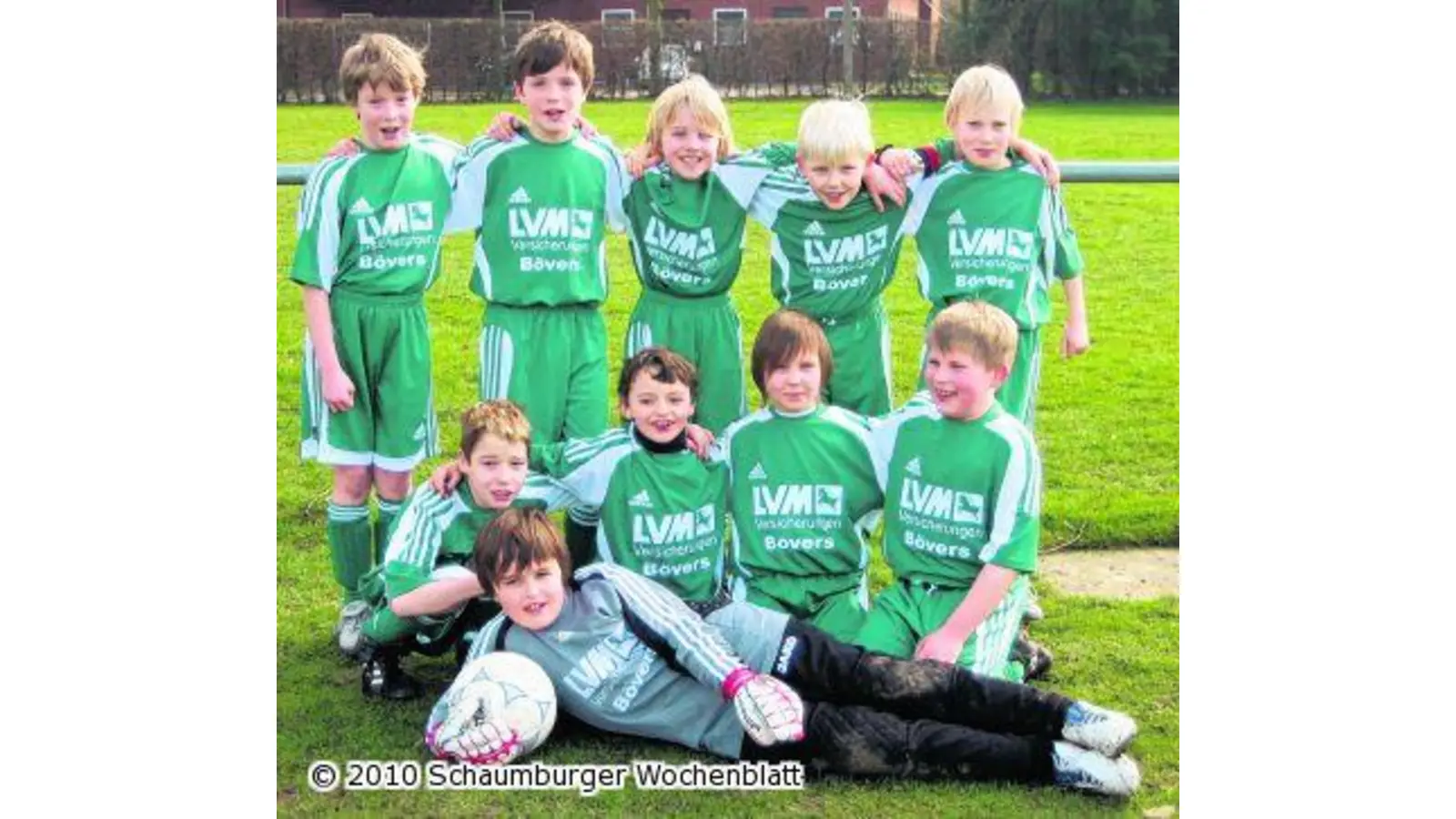 E-Junioren in neuen Trikots (Foto: pp)