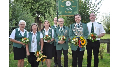 Das neue Königshaus des Schützenverein Horsten (v.l.n.r.), Christel Kuhnke, Marita Reese, Alea-Leona Prenger, Lothar Winkler, Nikos Kuhnke und Nils Prenger. (Foto: wk)