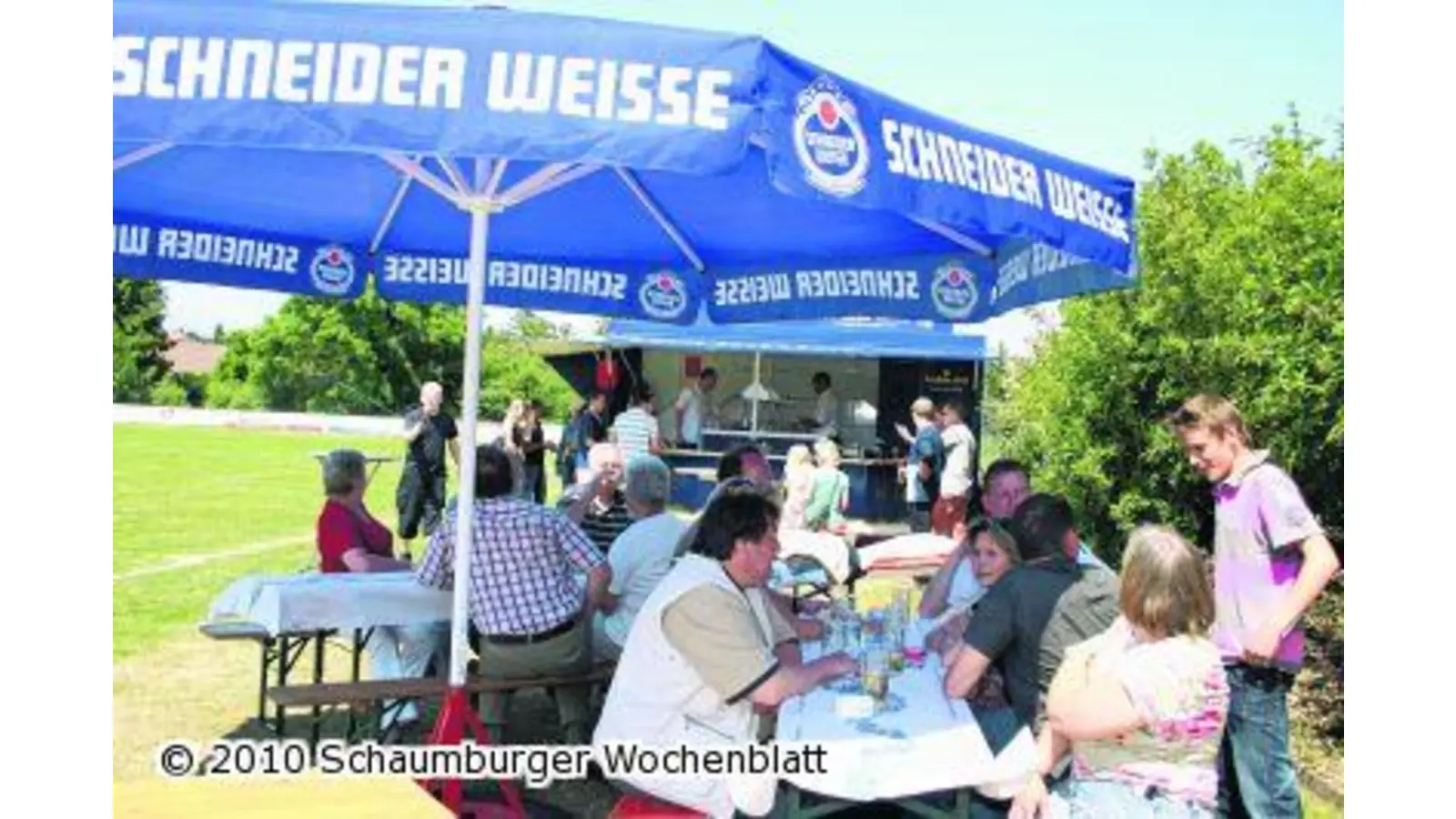 Pfingstbier-Frühschoppen auf dem Sportplatz (Foto: bb)