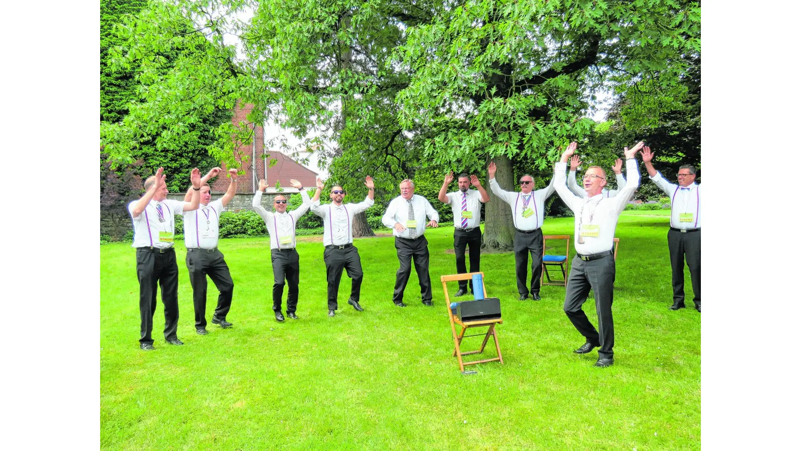 Tanzend und singend voll dabei (Foto: red)