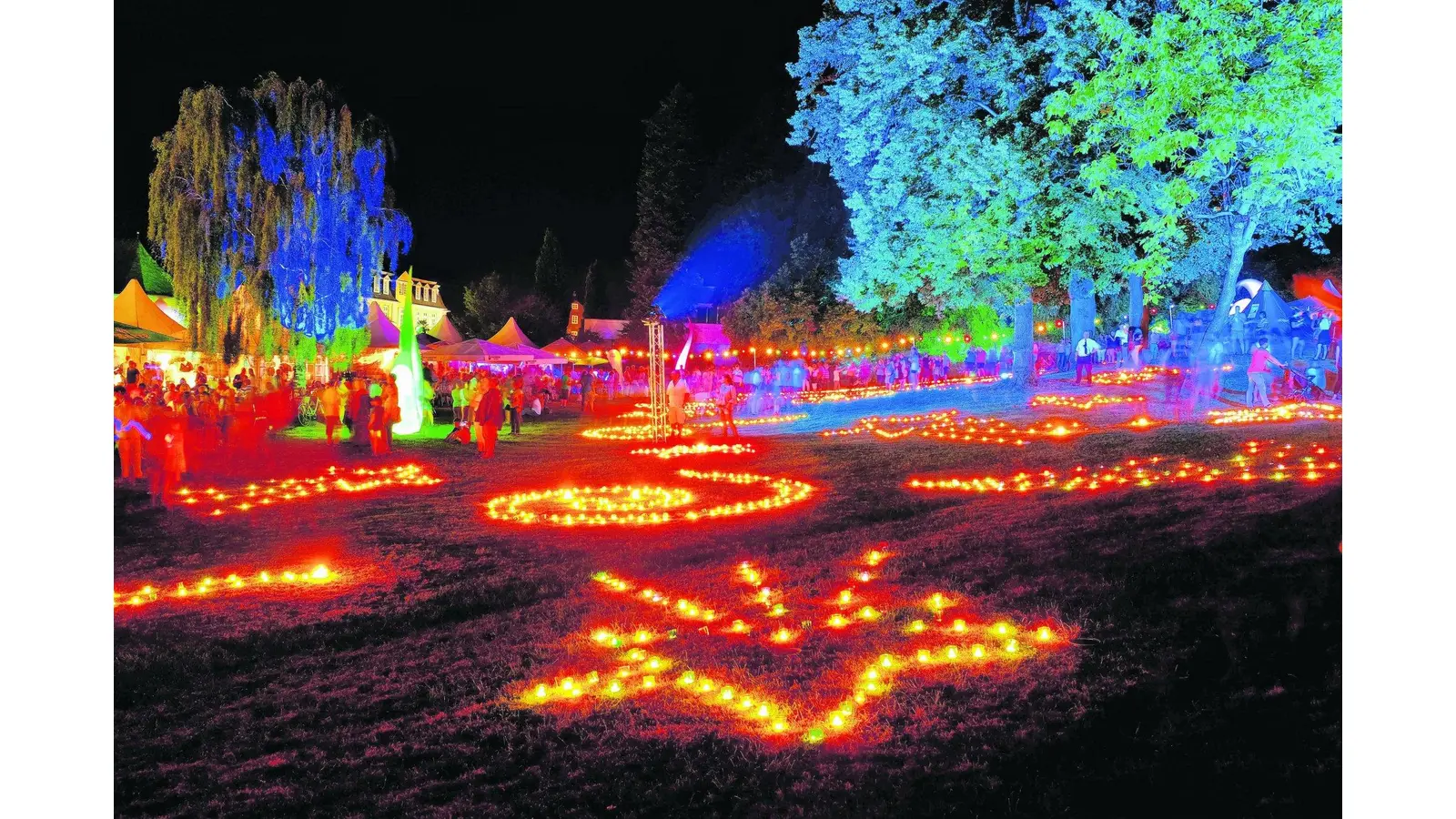 Im Kurpark strahlt und leuchtet es um die Wette (Foto: jl)