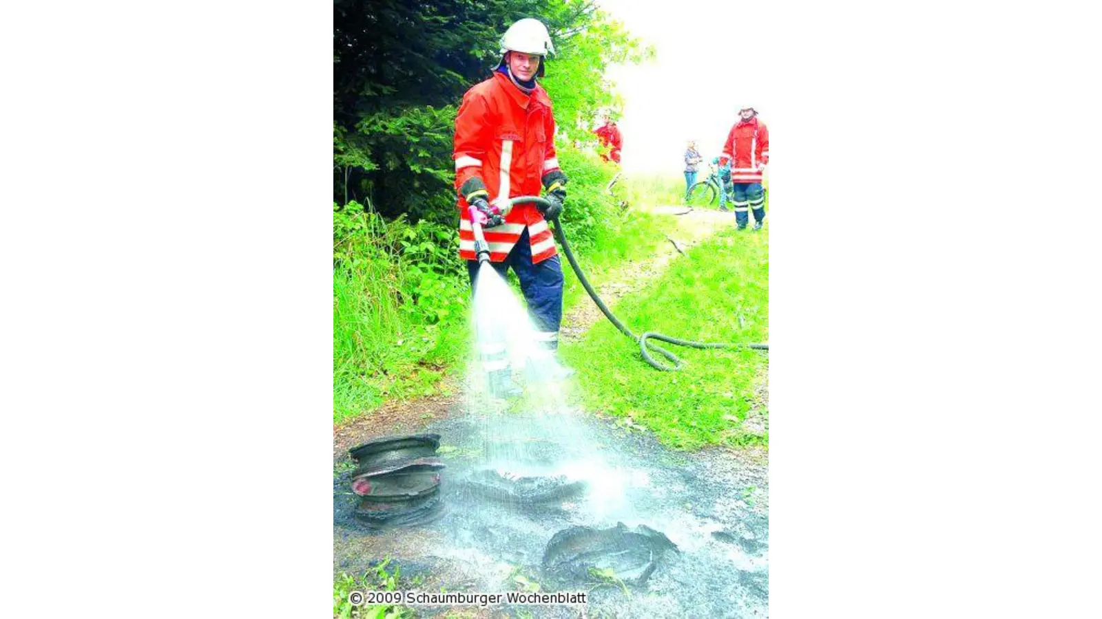 Brennende Reifen geben Rätsel auf (Foto: wtz)