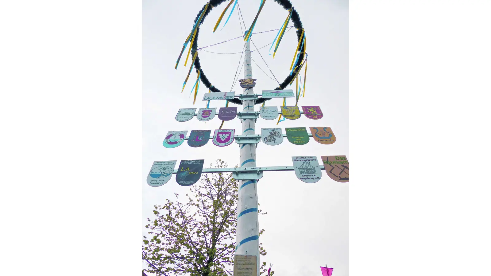 Bunte Bänder als Sommersymbol (Foto: al)