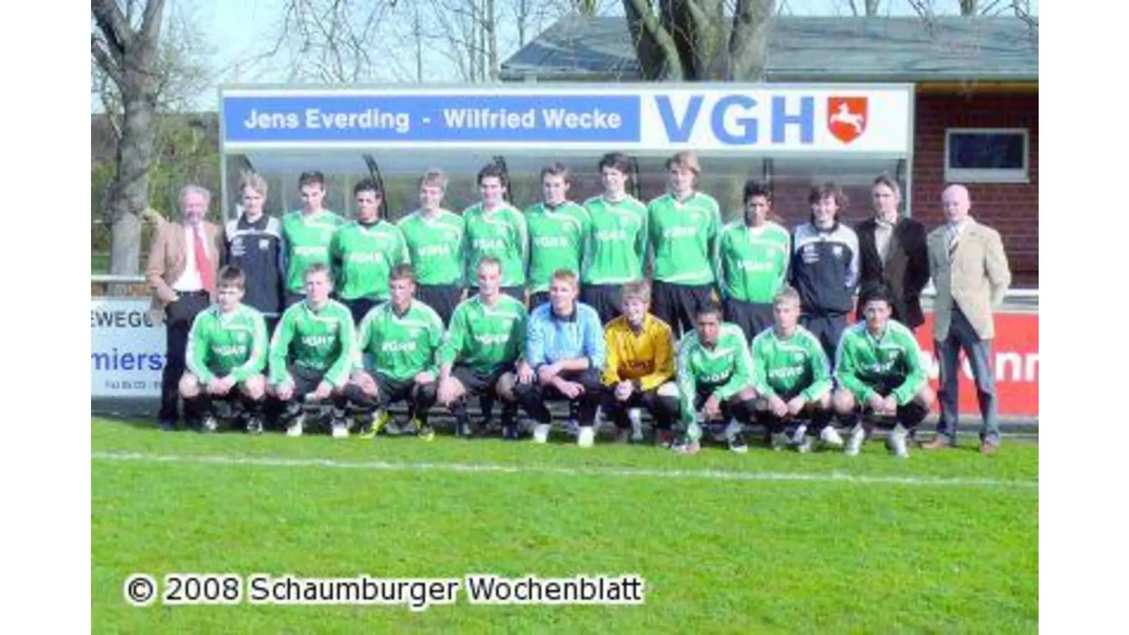 Neue Trikots für die VfL-A-Junioren (Foto: red)