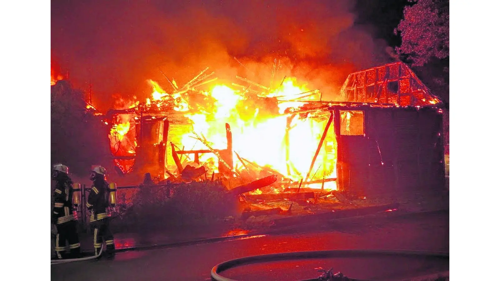 460 Jahre altes Gebäude brennt bis auf die Grundmauern nieder (Foto: al)