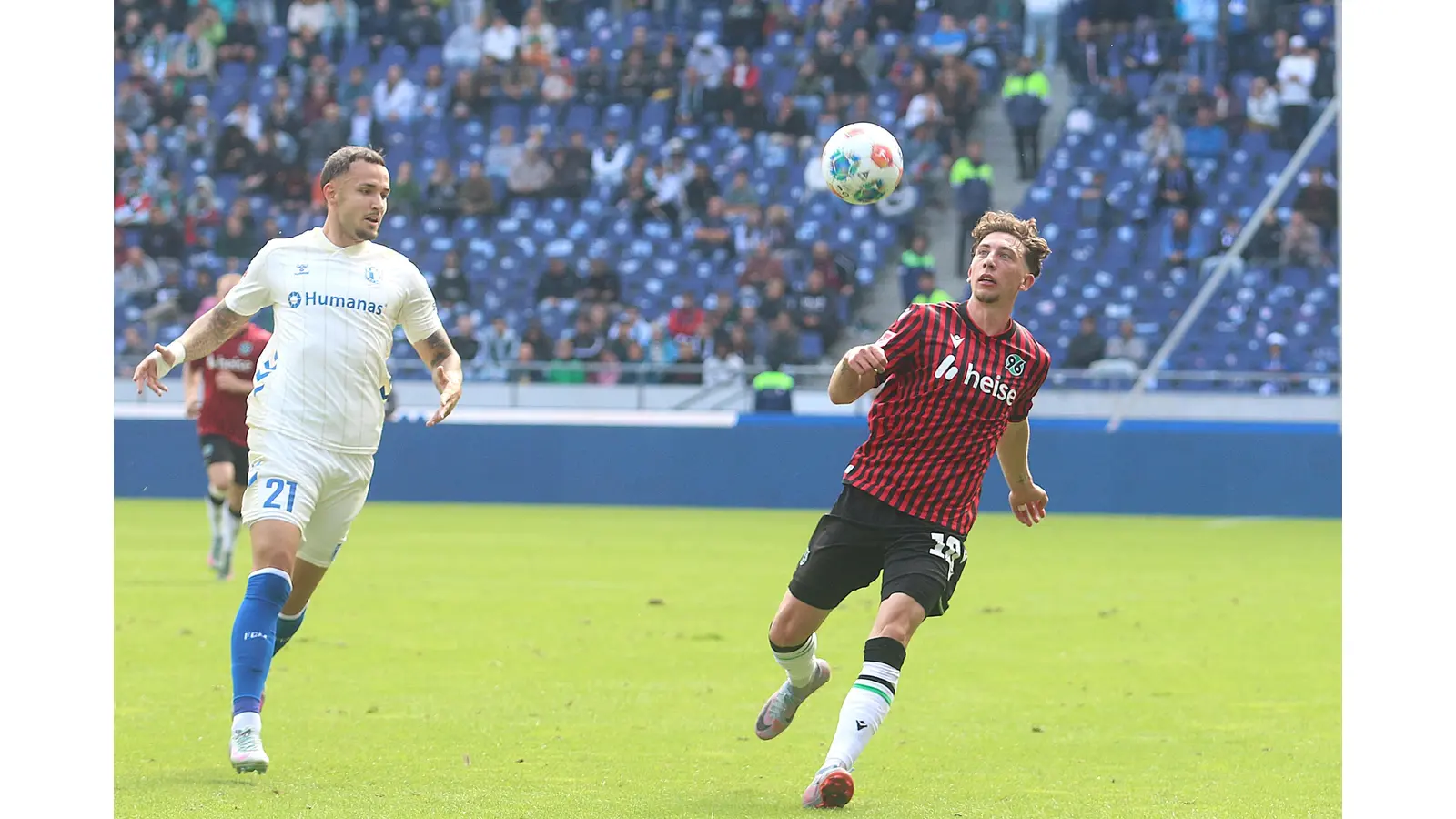 Jannik Rochelt gelingt es in dieser Serie regelmäßig, Tore vorzubereiten.  (Foto: bb)