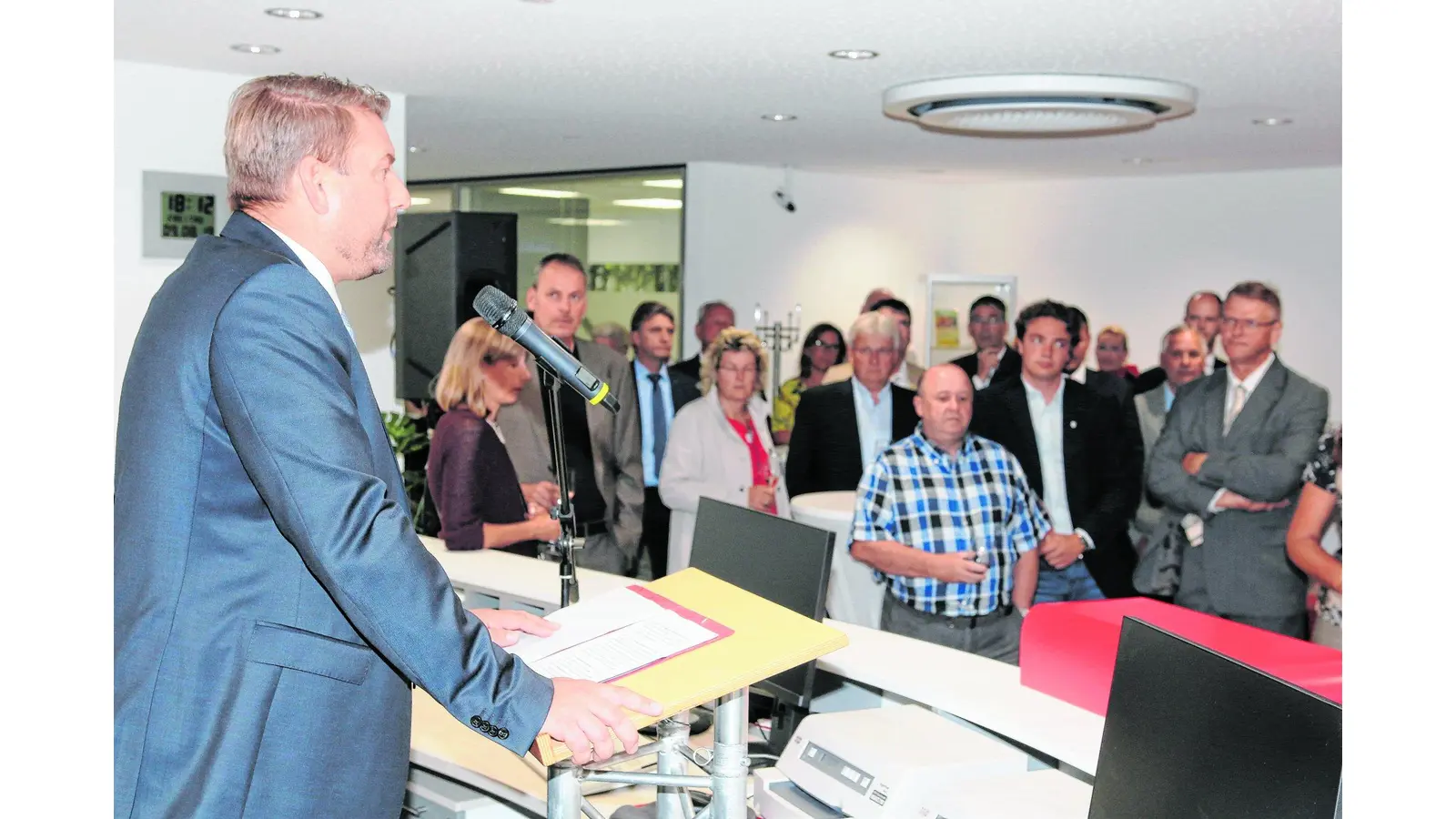 Sparkasse eröffnet erneuerte Geschäftsstelle (Foto: bb)