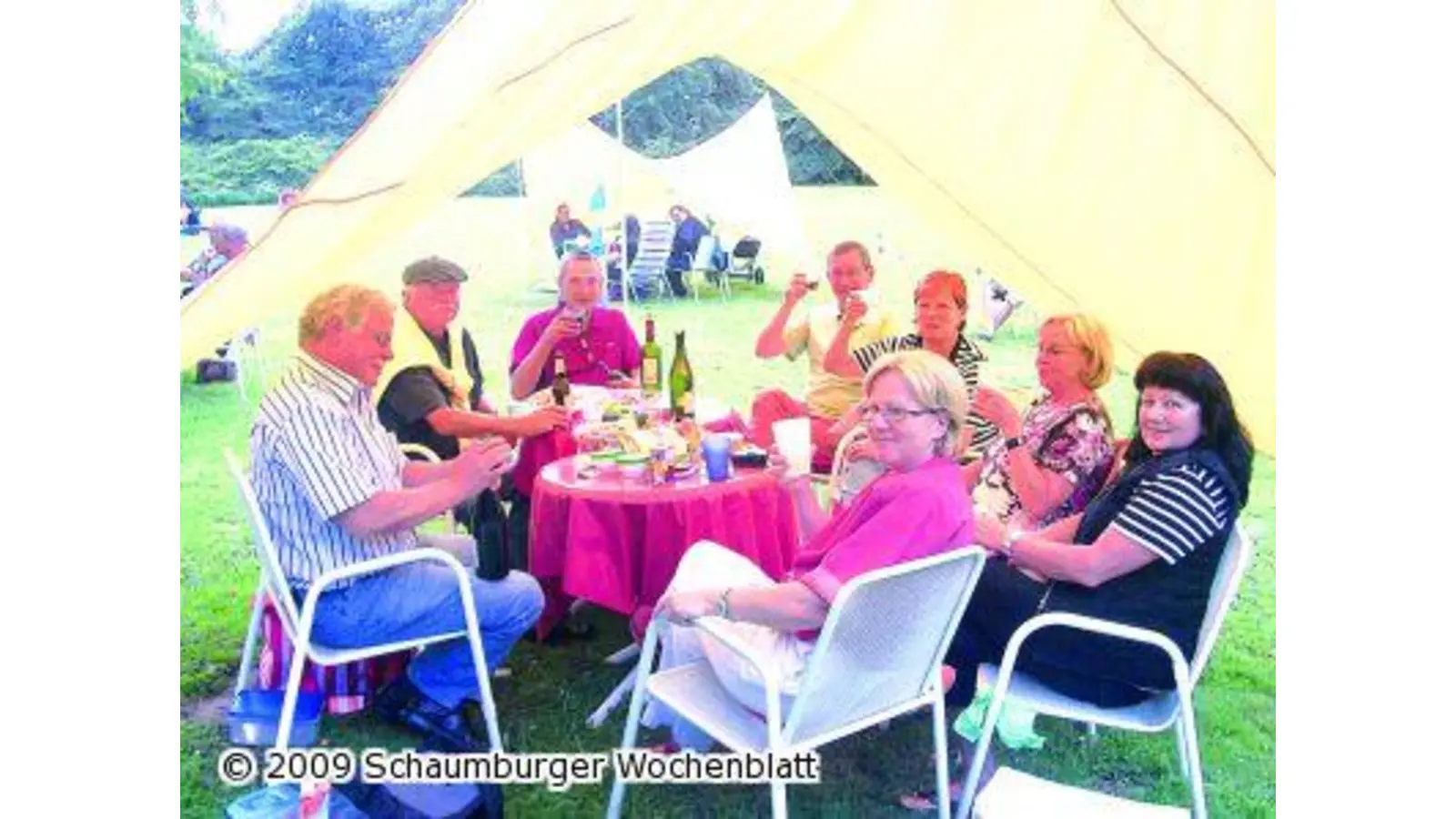 Picknick im Park verfeinert und mit viel Liebe gewürzt (Foto: red)