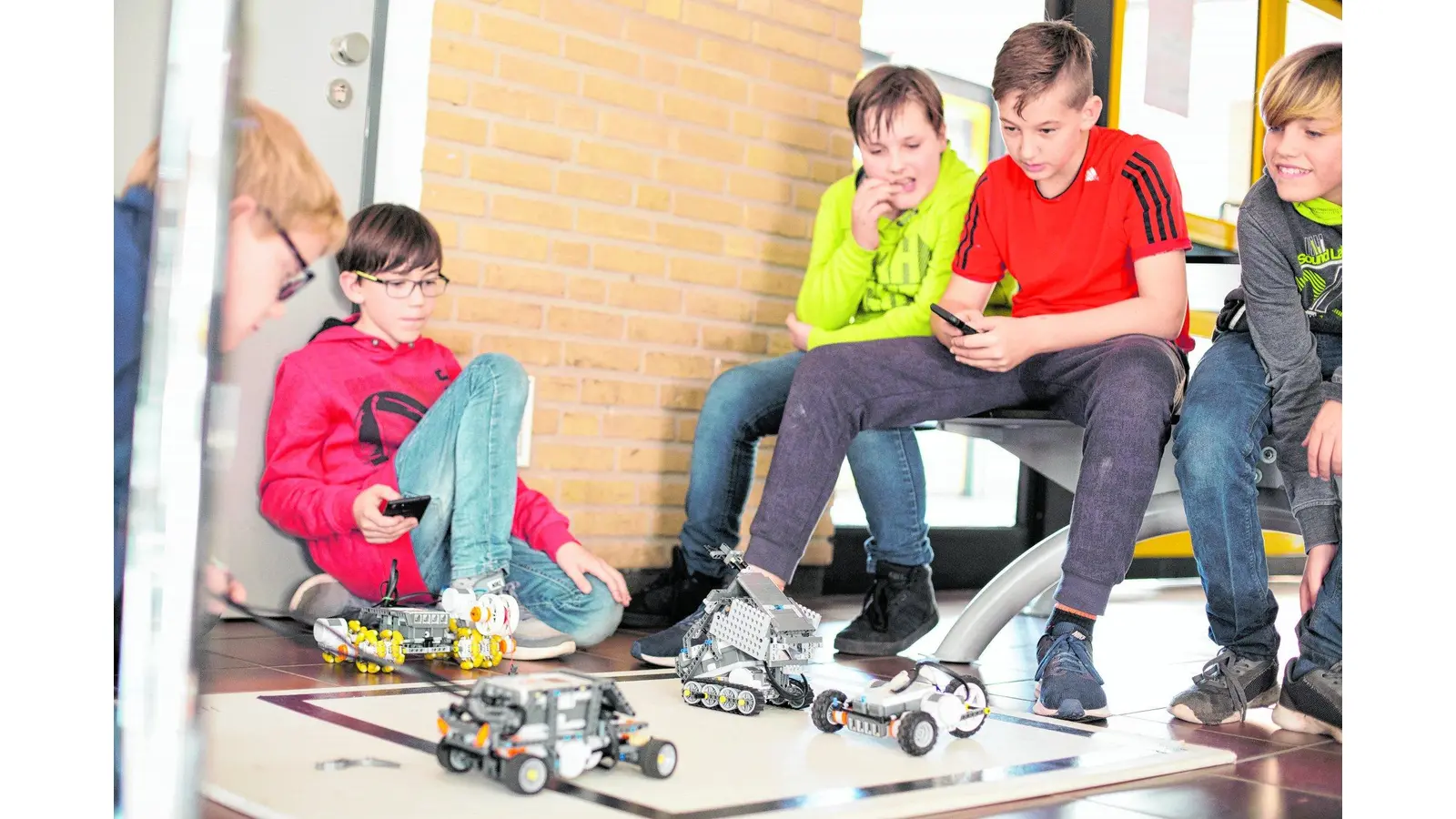 Roboterkämpfe und Insektensuche im Laub (Foto: red)