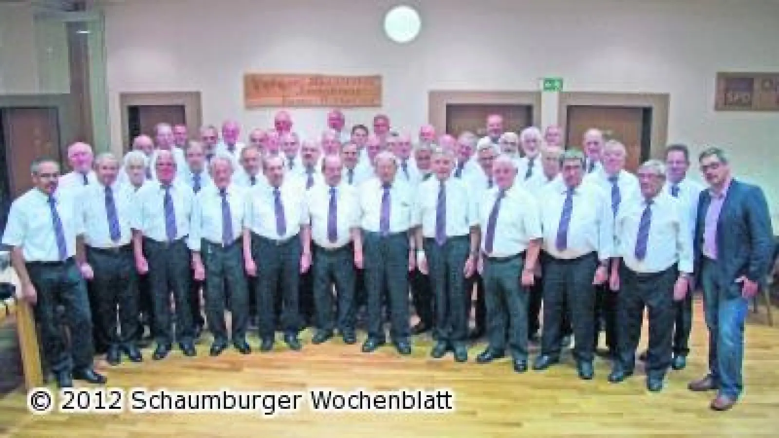 Schicker Schlips setzt Männern des Chores Sahnehäubchen auf (Foto: em)