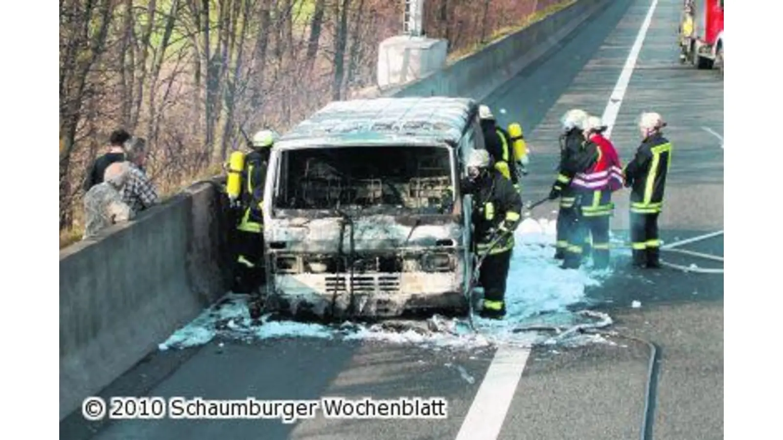 Brand zerstört Kleintransporter (Foto: al)