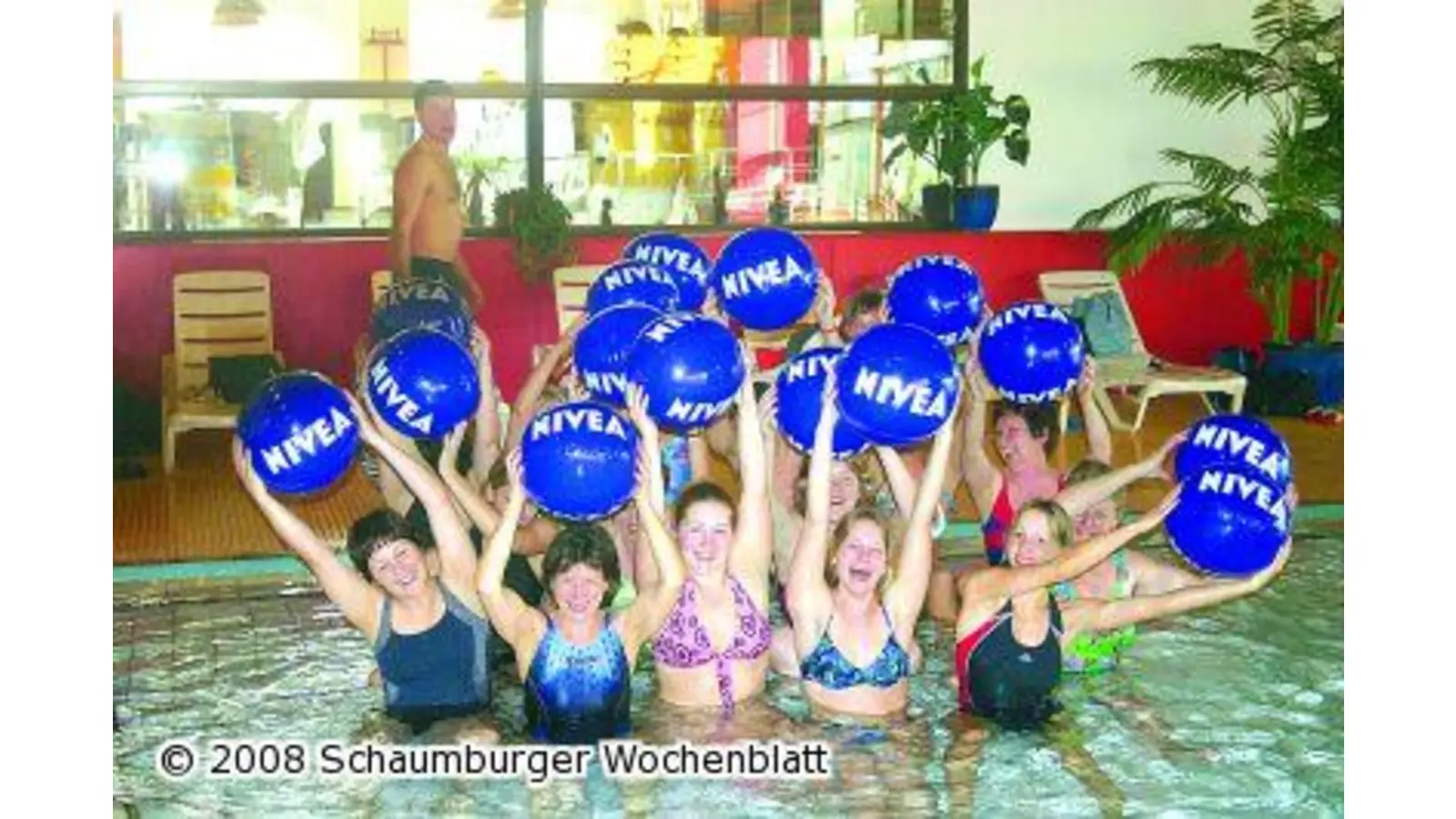 Schwimmen mit Kindern macht Spaß (Foto: pd)