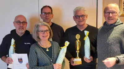 Die Jubilare und der Sportler des Jahres (v.li.): Ulf Schröder, Birgit Seehausen, Dieter Klose, Dieter Kohser und der Vorstand Robert Mayer.  (Foto: privat)