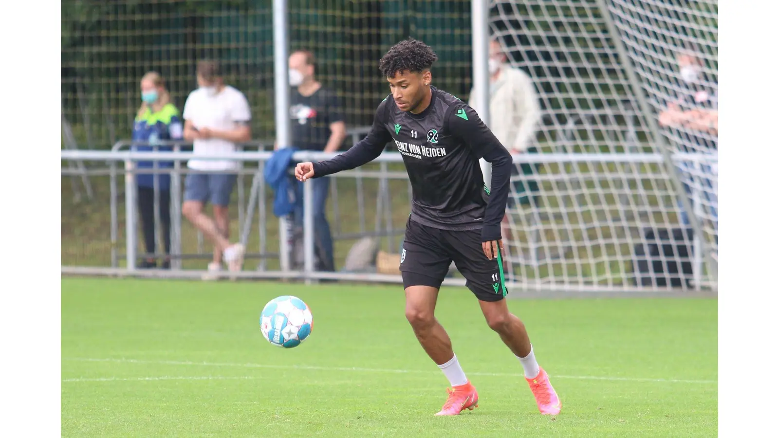 Hannover macht den Fans beim Auftakt Spaß (Foto: bb)