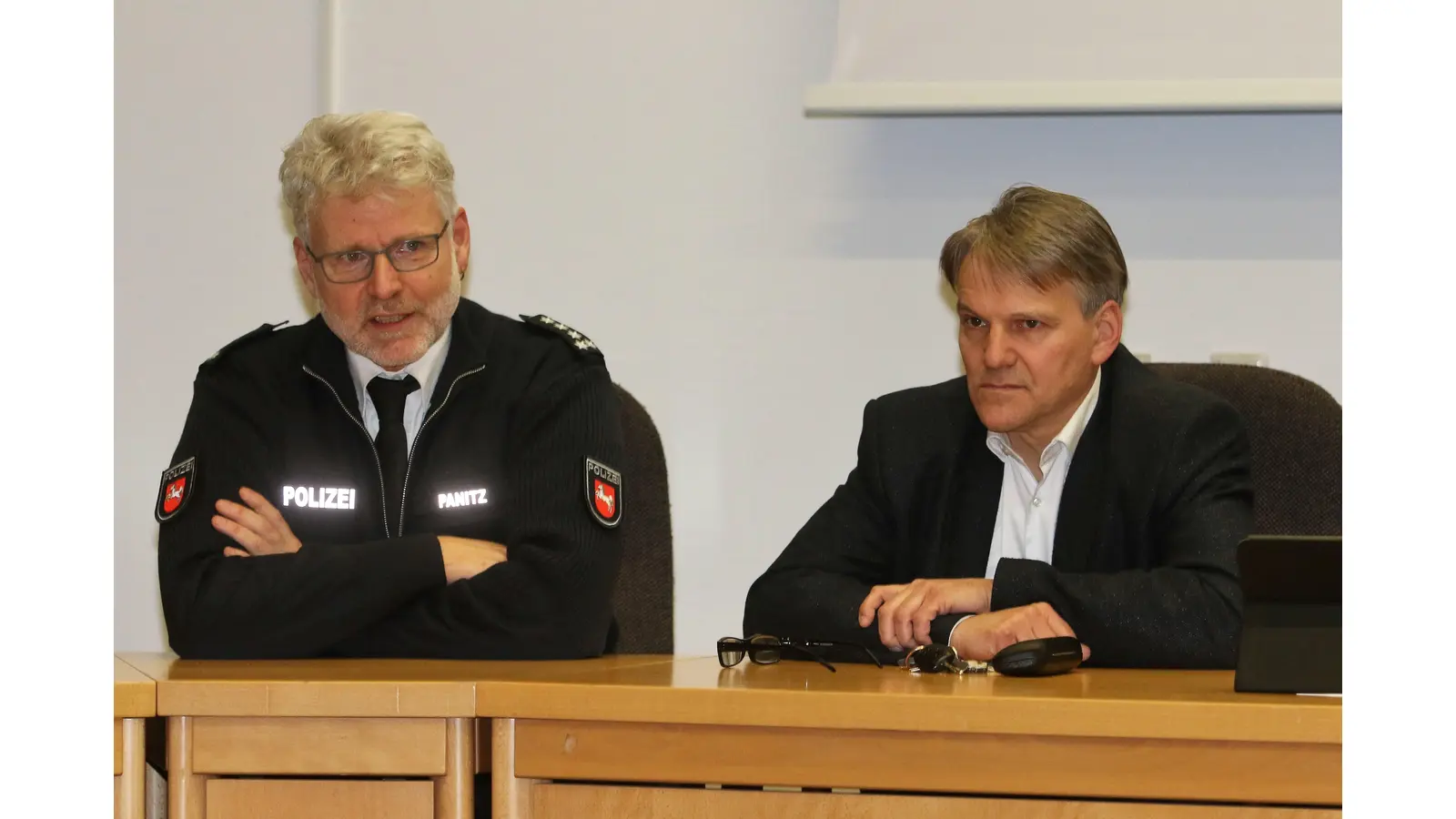 Die Sorgen der Bürger ernst nehmen, aber die Lage auch nicht dramatisieren, so die Argumentation von Kommissariatsleiter Michael Panitz und Bürgermeister Oliver Theiß zur Frage der Sicherheit in Stadthagen.  (Foto: Borchers, Bastian)