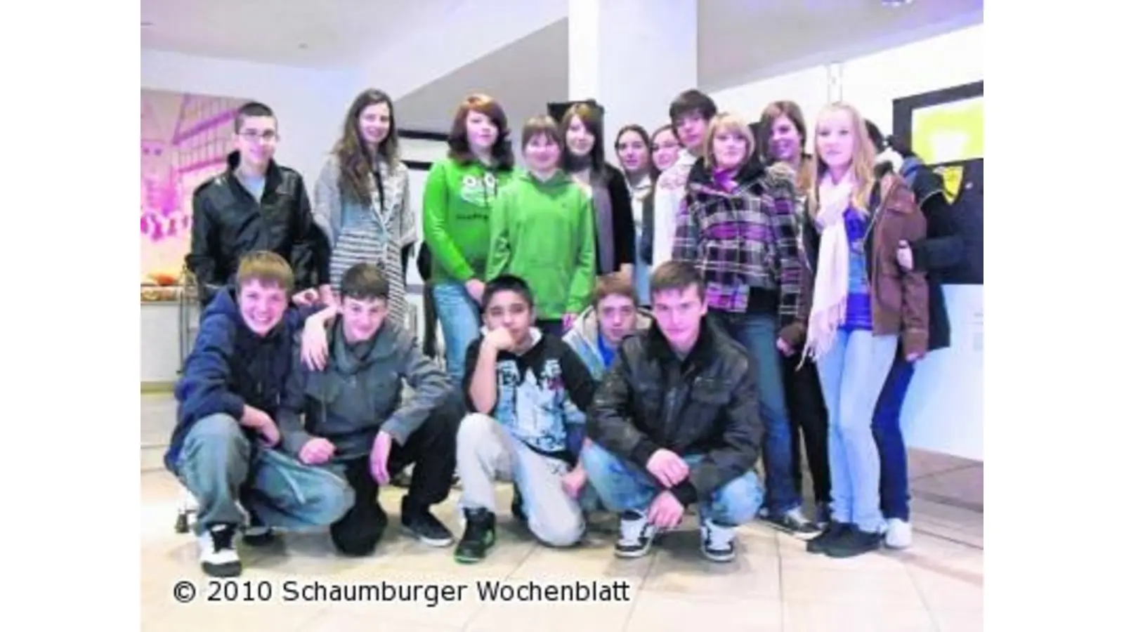 Mit Federn und Knöpfen Kunst erschaffen (Foto: wa)