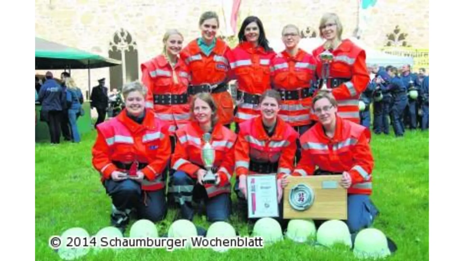 Die Frauen holen den Pokal nach Hause (Foto: ste)