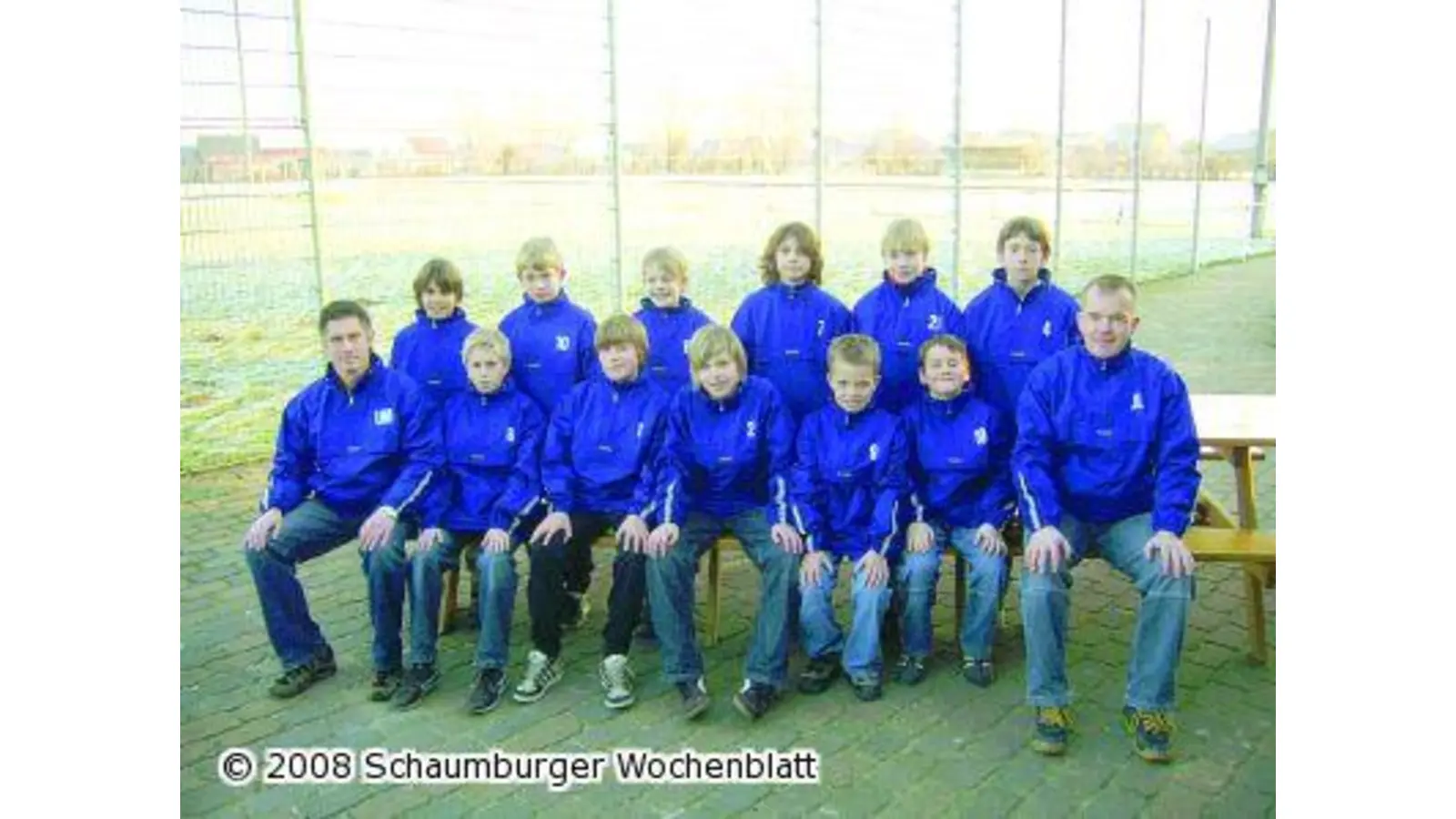 D-Junioren erhalten Raintops (Foto: red)