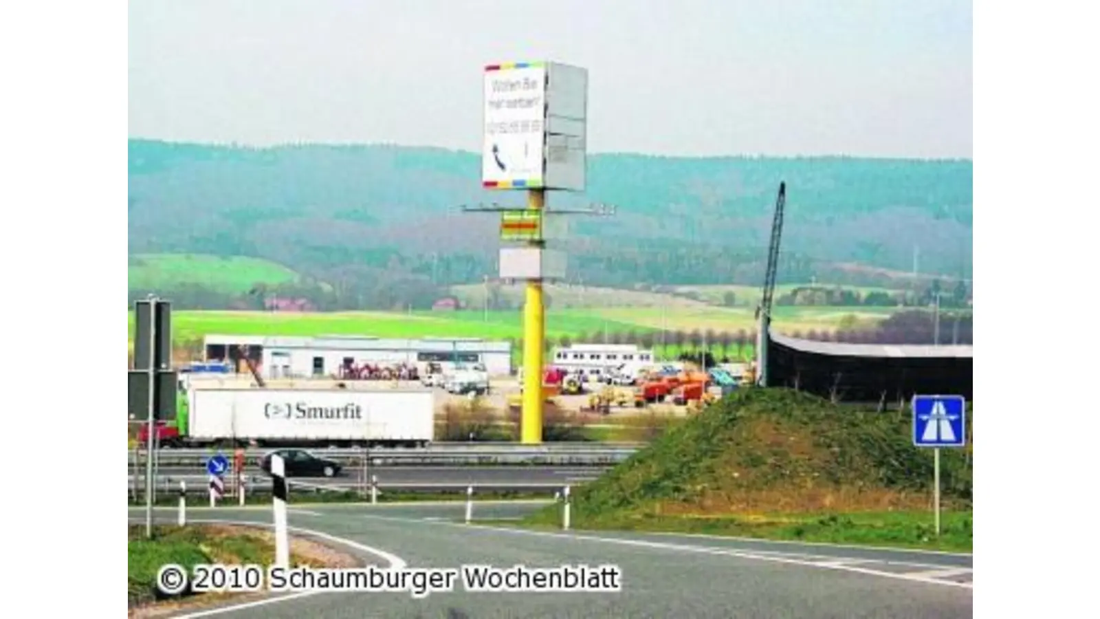 Werbemast im Gewerbegebiet wird abgebaut (Foto: red)