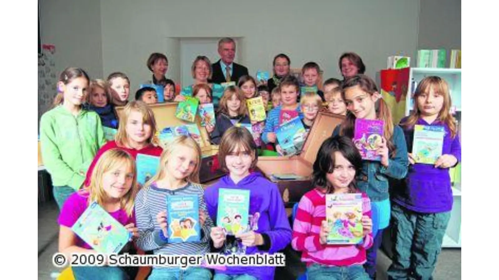 Zwei große Koffer voll mit Lesestoff (Foto: ste)