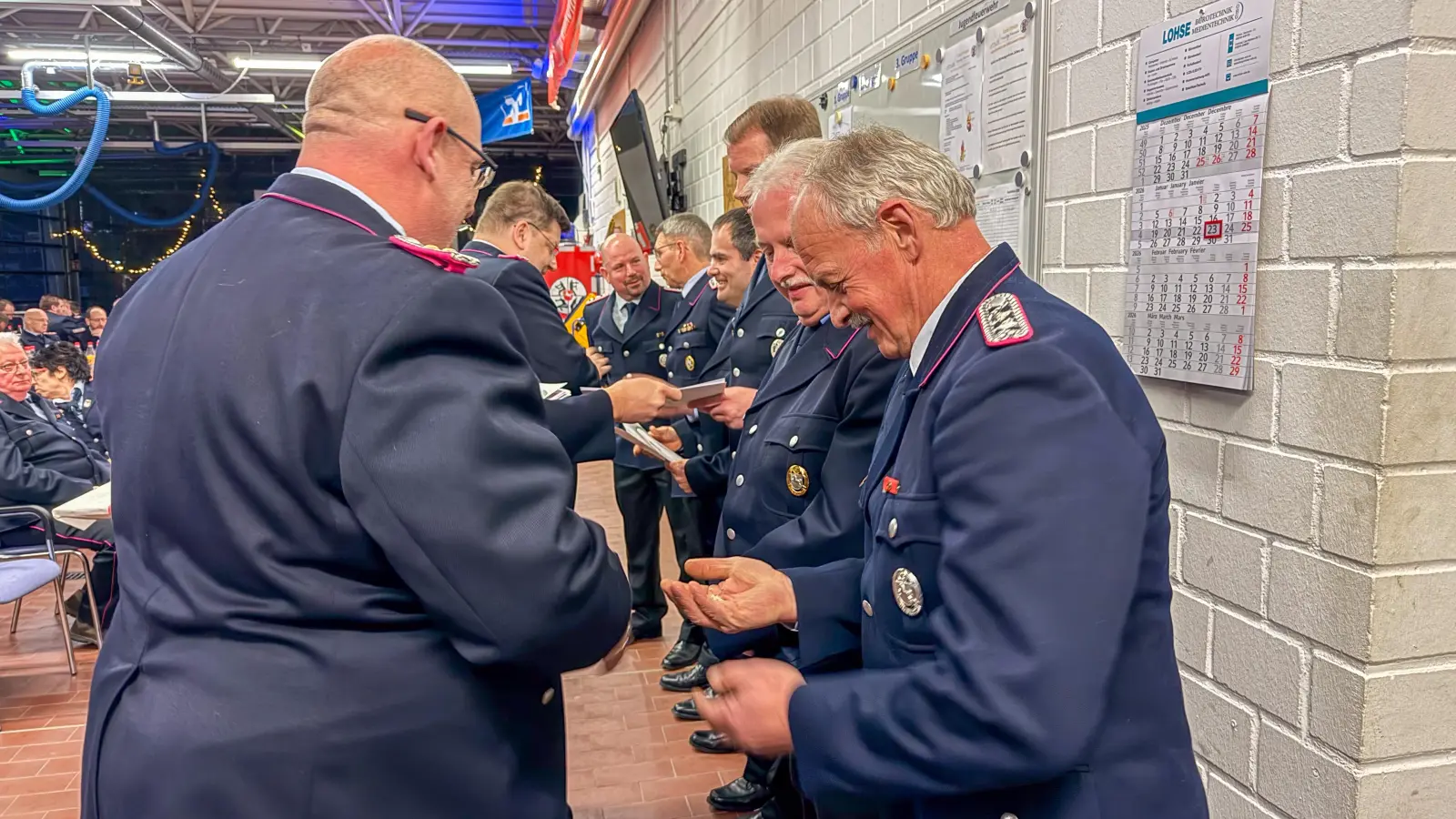Erster Hauptlöschmeister, eine Beförderung gab es dazu für Andreas Fehse, Stefan Appel, Ralf Eckel, Michael Fritz, Marten Danger, Maik Bauhaus, Martin Welsch.<br> (Foto: ste)