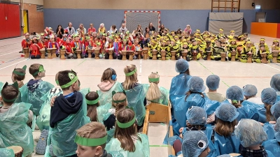 Oktopusse, Morgenlandkatzen, Bienen und bunte Papageien erfreuten sich und die Eltern mit ihrer Vorführung. (Foto: privat)