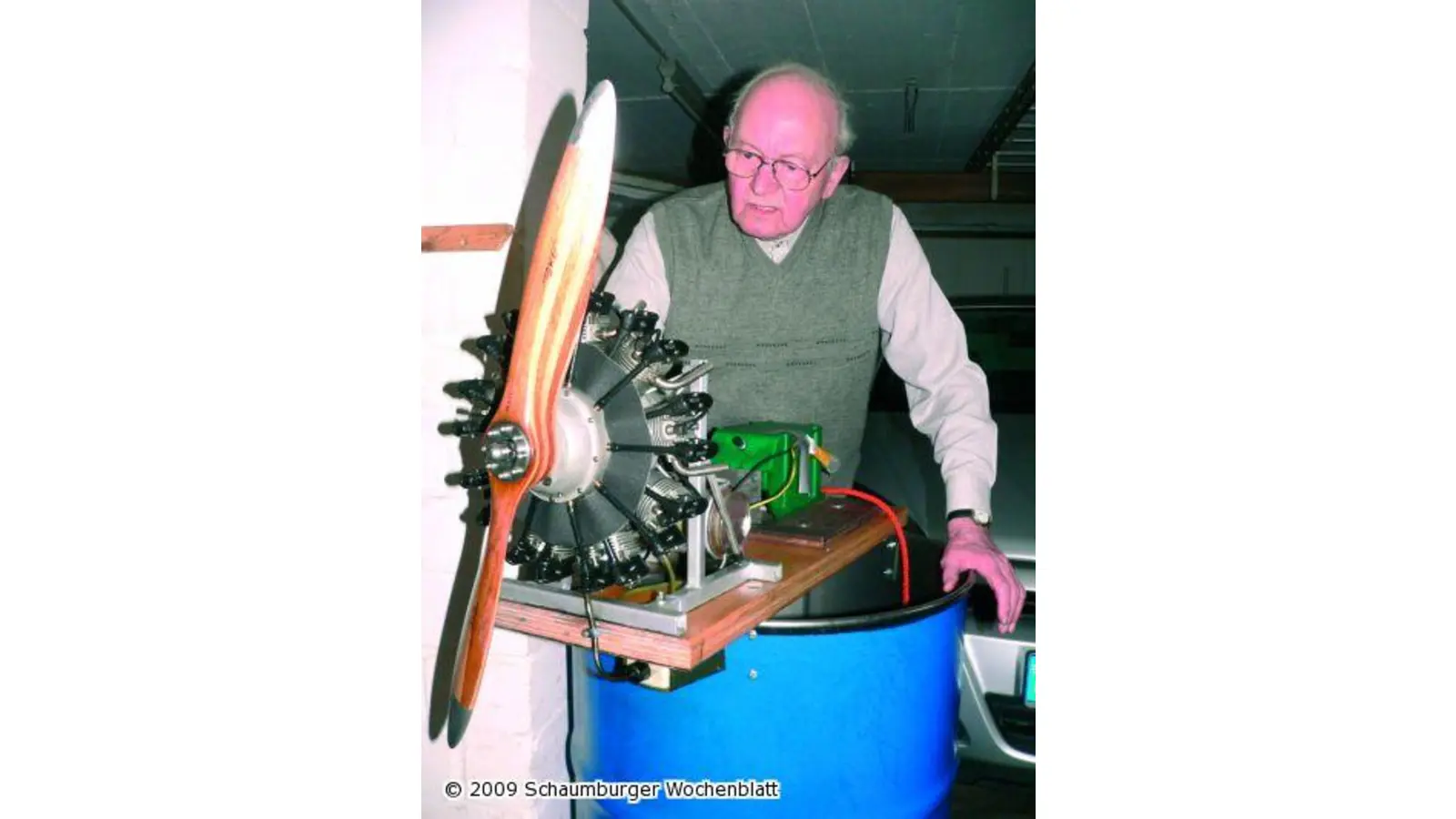 Am Sonntag lässt der Tüftler den Propeller des Sternmotors drehen (Foto: al)