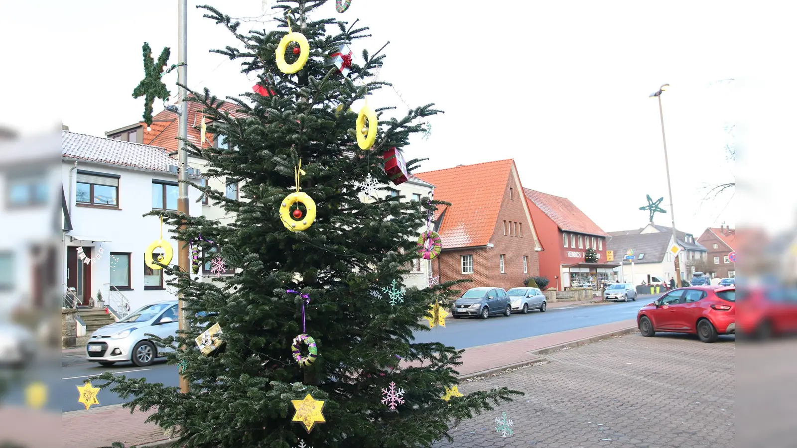 In Lindhorst wird es weihnachtlich, ein Bummel lohnt sich bei der Vielfalt des Angebotes. (Foto: Borchers, Bastian)