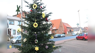 In Lindhorst wird es weihnachtlich, ein Bummel lohnt sich bei der Vielfalt des Angebotes. (Foto: Borchers, Bastian)