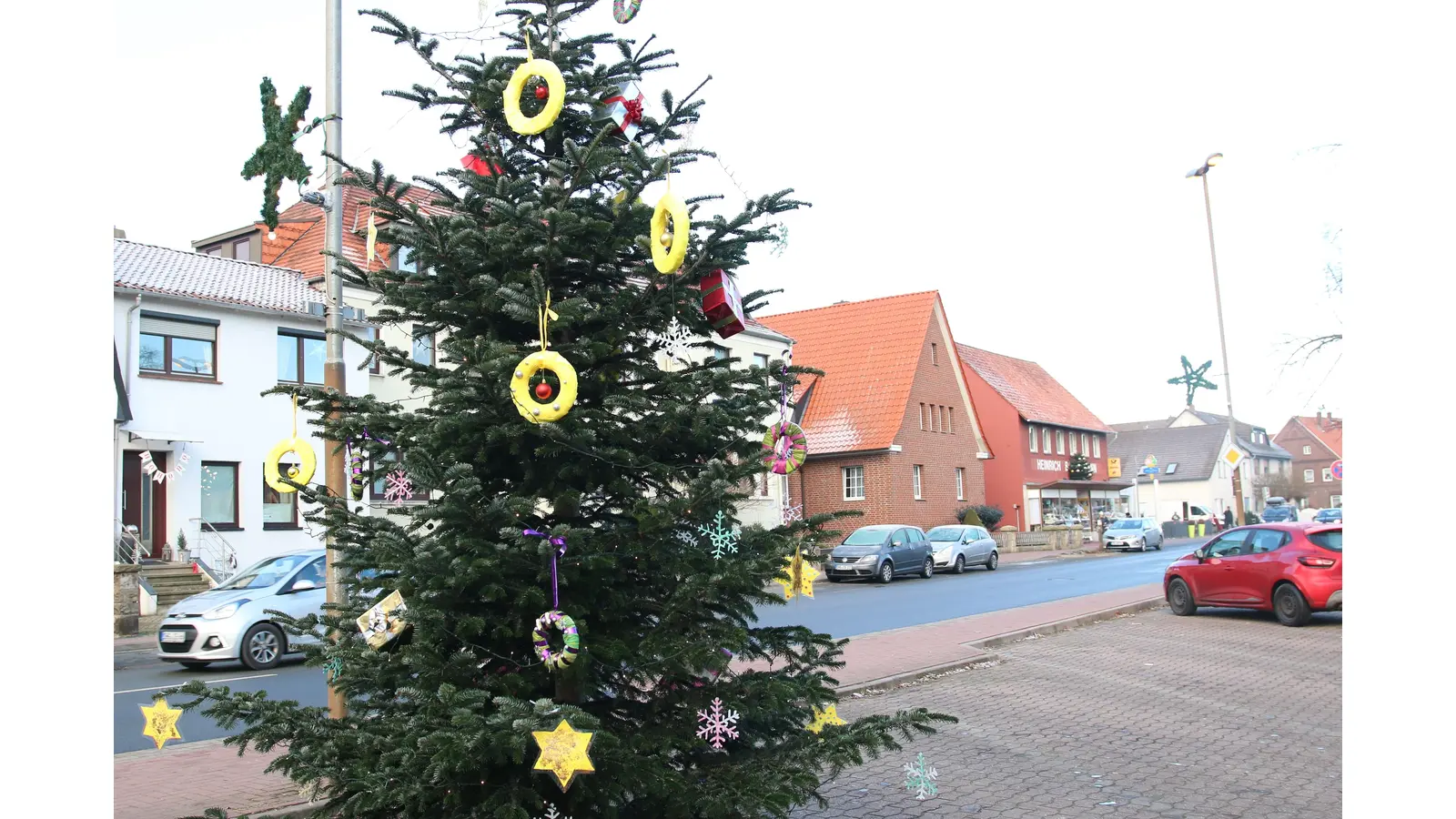 In Lindhorst wird es weihnachtlich, ein Bummel lohnt sich bei der Vielfalt des Angebotes. (Foto: Borchers, Bastian)