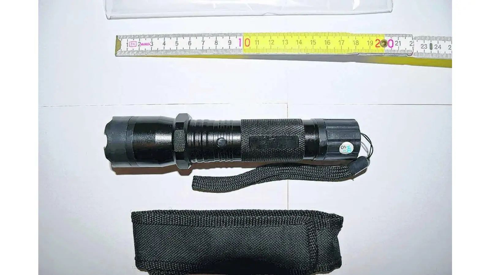 Jugendliche mit Elektroschockern unterwegs (Foto: gr)