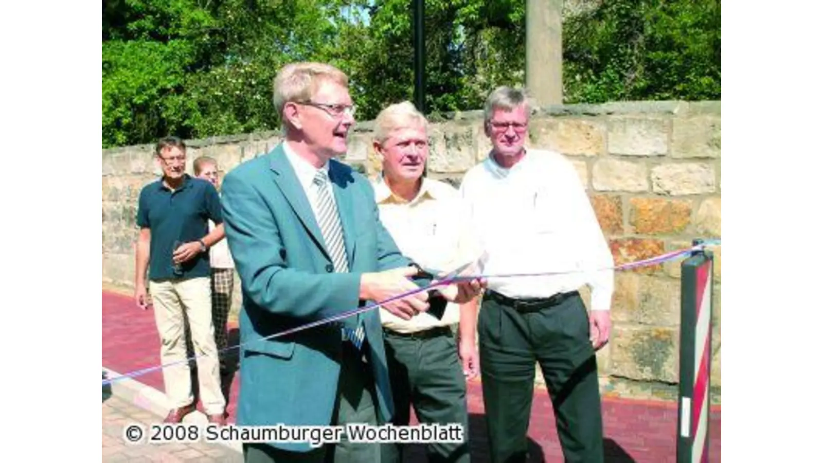 Klosterstraße in neuem Gewand Gelungene Umbauten entsprechen auch den Bedürfnissen behinderter Stadthäger (Foto: nb)
