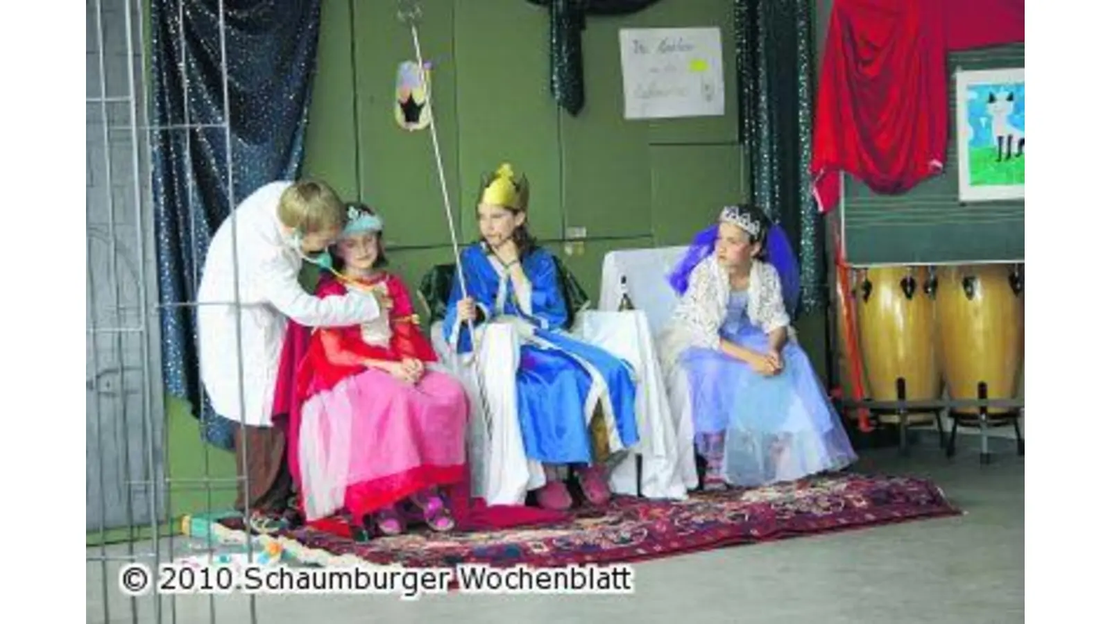 Herzhaftes Lachen gibt es beim gestürzten Hofstaat (Foto: red)