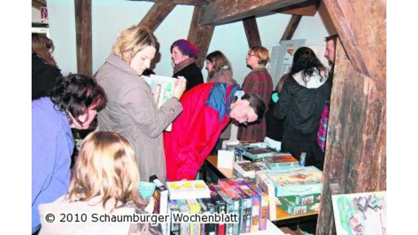 Schnäppchenjagd in der Stadtbücherei (Foto: red)
