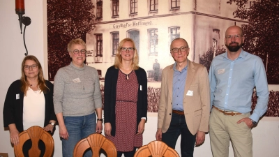 Der neu gewählte Vorstand des Bückeburger Stadtmarketings, von links: Peggy Schulze, Anette Lube, Juliane Rohlfing, Olaf Kruse und Markus Metschke. (Foto: jp)