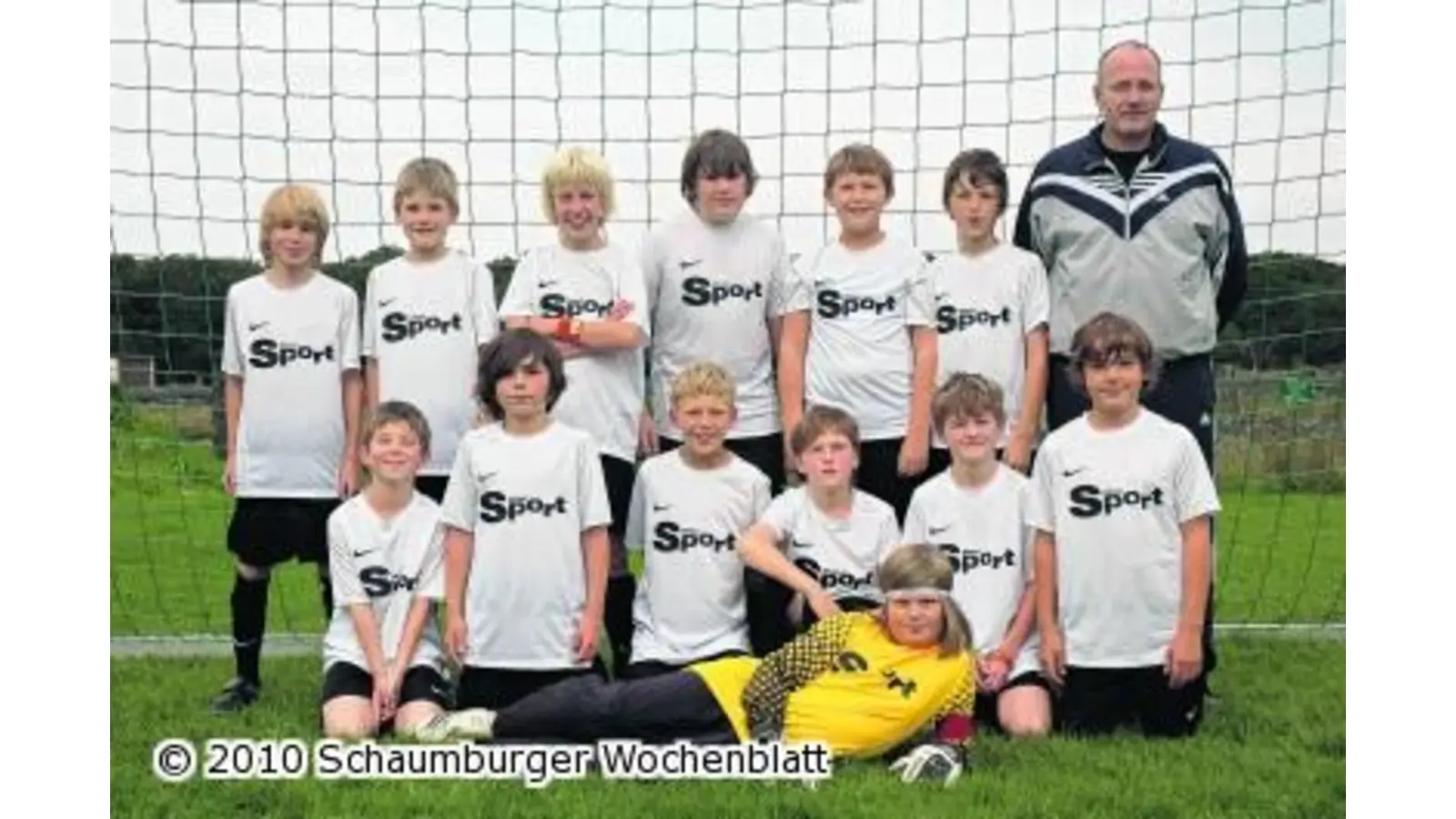 Die D-Kicker danken für die Trikots (Foto: wtz)