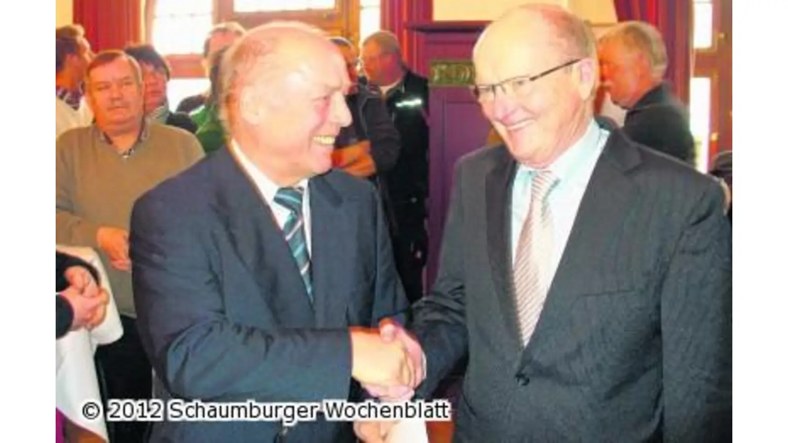 Ein Lotse verlässt das Schiff (Foto: hb)