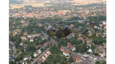 Die Gästeführung zeigt, wie sich Achum ducrh Bau und Betrieb des Flugplatzes grundlegend gewandelt hat.  (Foto: privat)